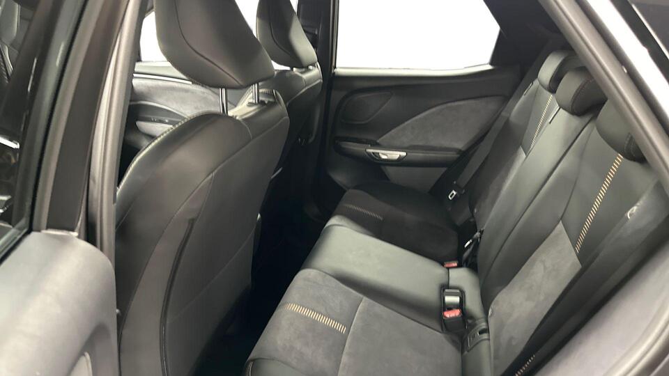 Lexus LBX vaihtoauto