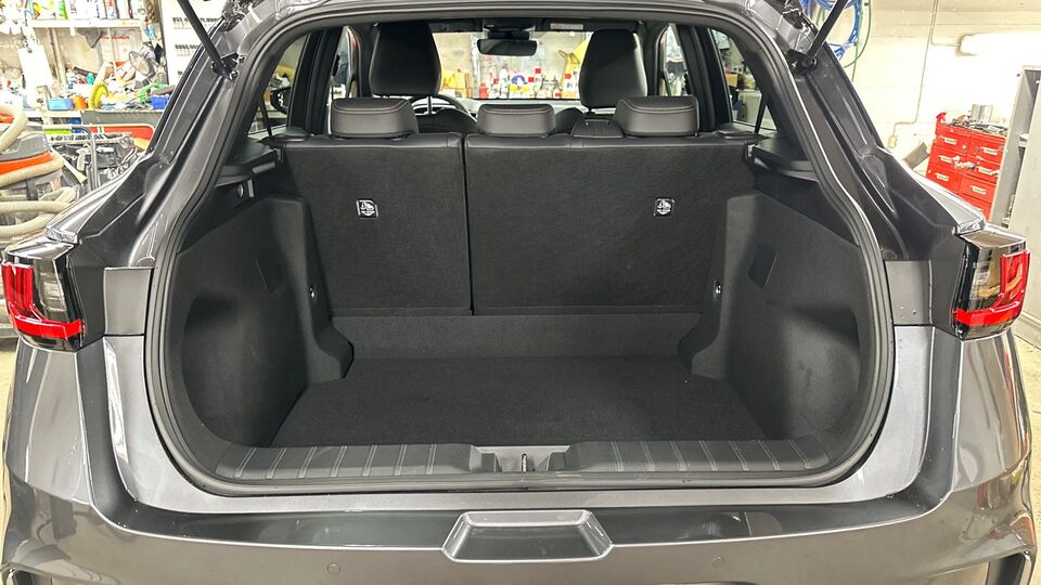 Lexus LBX vaihtoauto