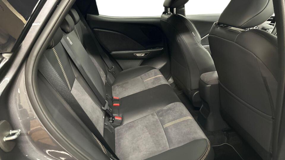 Lexus LBX vaihtoauto