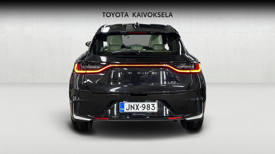 Lexus LBX vaihtoauto