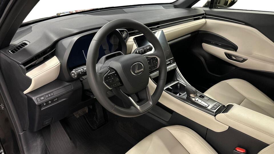 Lexus LBX vaihtoauto