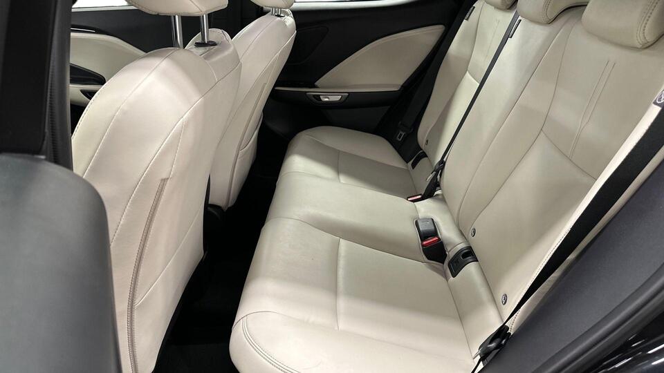 Lexus LBX vaihtoauto