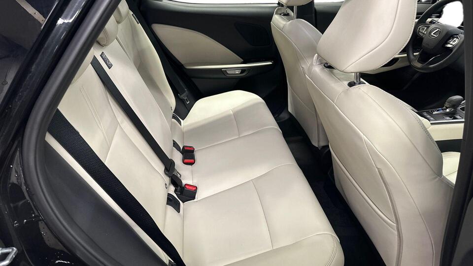 Lexus LBX vaihtoauto