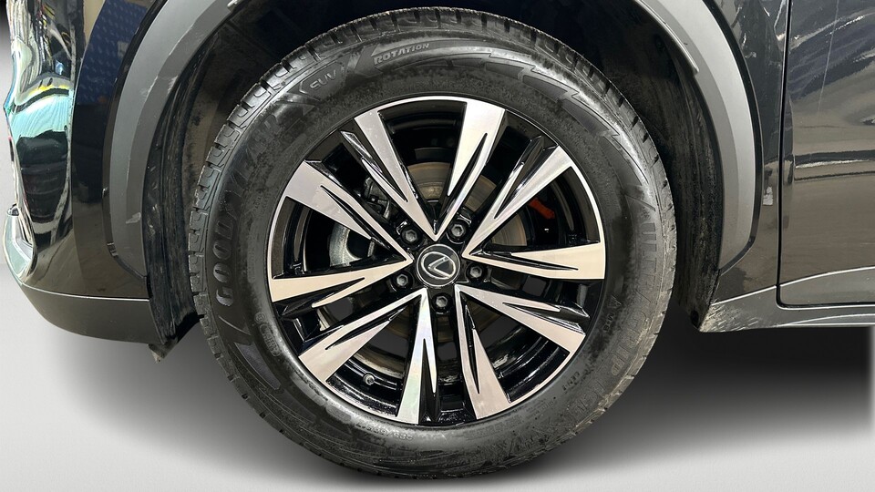 Lexus LBX vaihtoauto