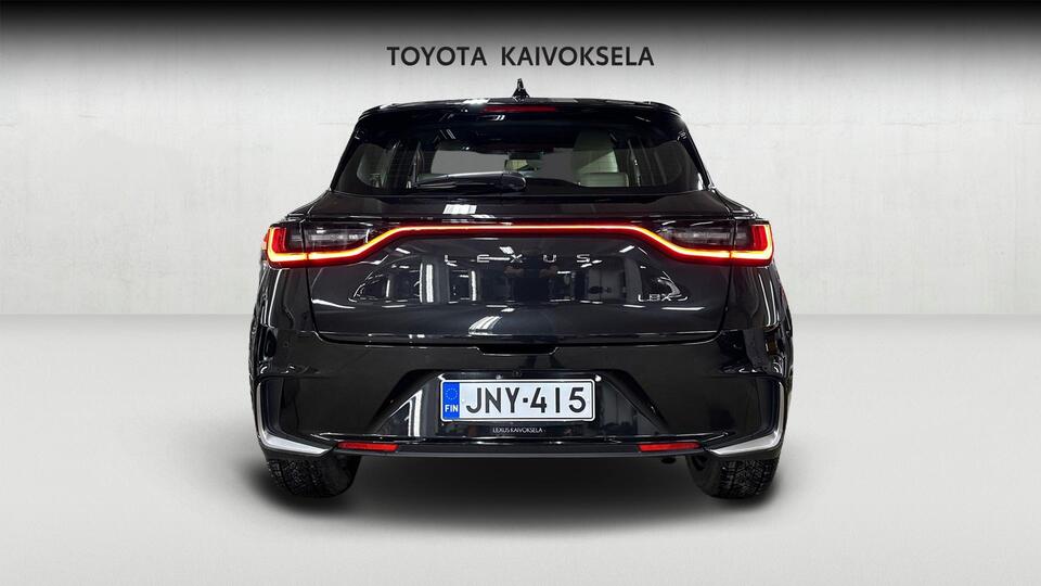 Lexus LBX vaihtoauto