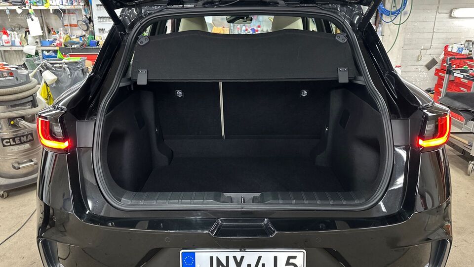 Lexus LBX vaihtoauto