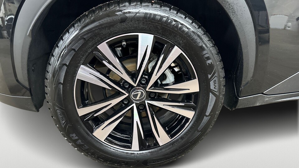 Lexus LBX vaihtoauto