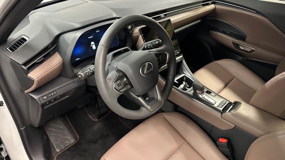 Lexus LBX vaihtoauto