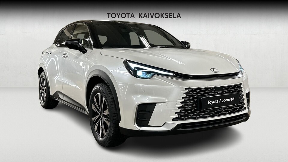 Lexus LBX vaihtoauto