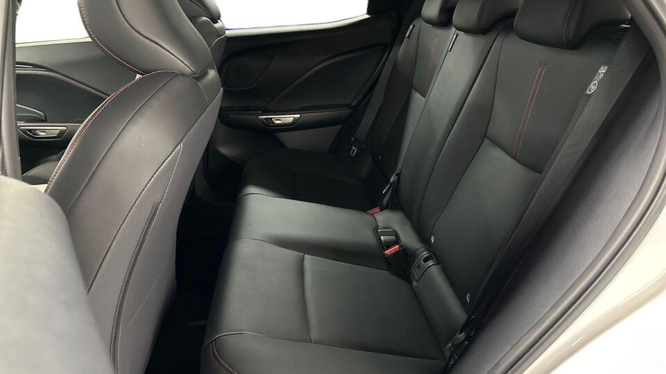 Lexus LBX vaihtoauto