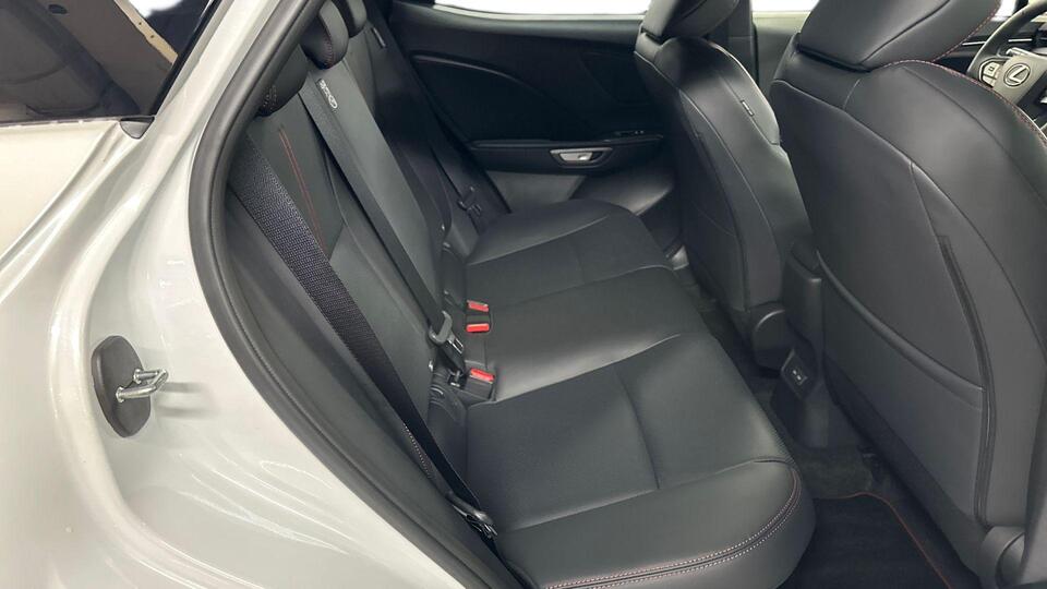 Lexus LBX vaihtoauto