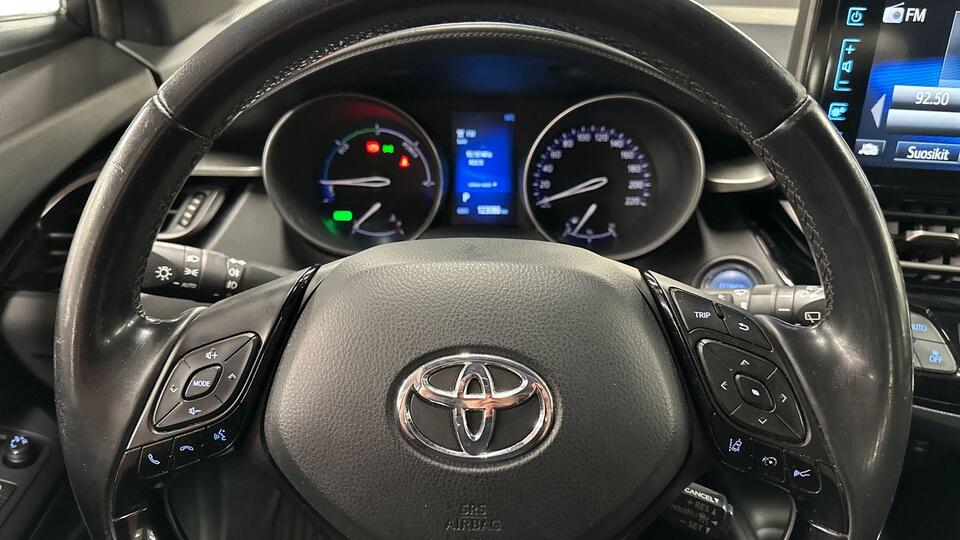 Toyota C-HR vaihtoauto