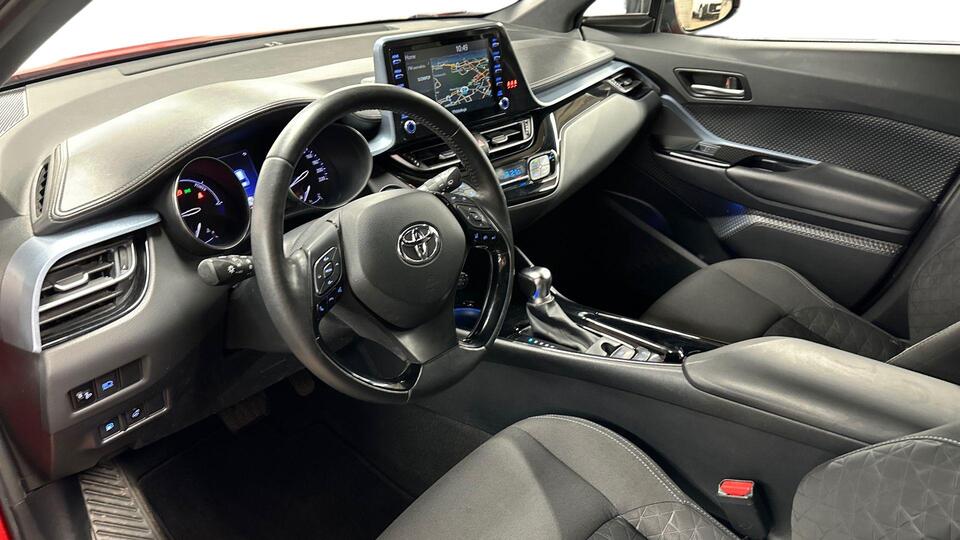 Toyota C-HR vaihtoauto