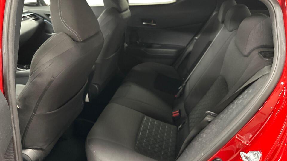 Toyota C-HR vaihtoauto