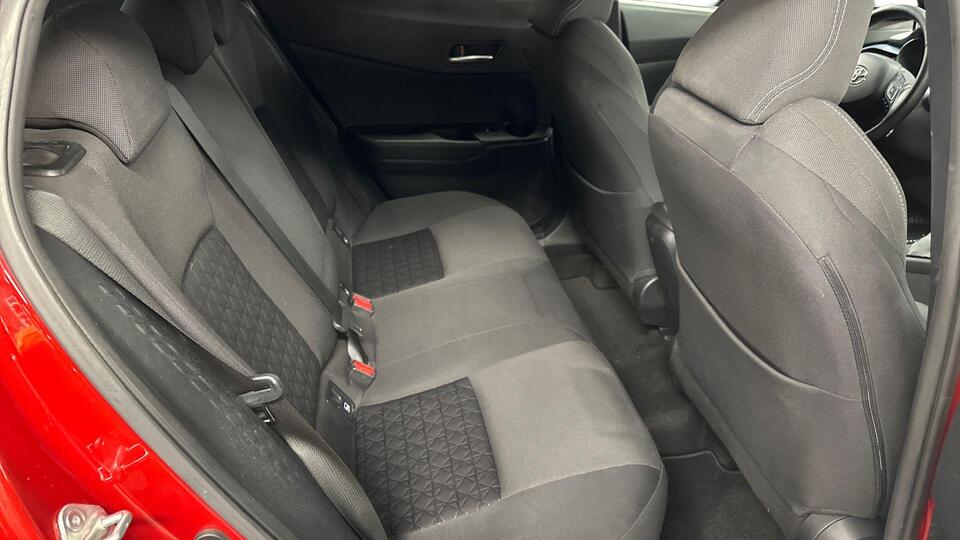 Toyota C-HR vaihtoauto