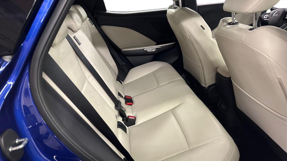 Lexus LBX vaihtoauto
