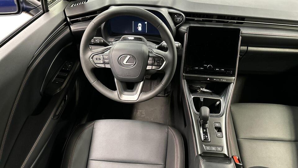 Lexus LBX vaihtoauto