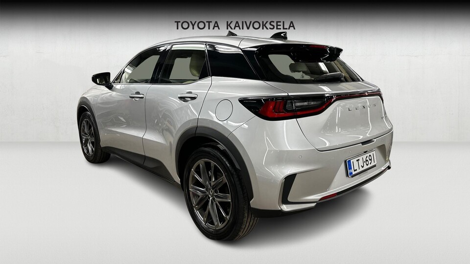 Lexus LBX vaihtoauto