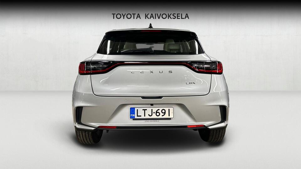 Lexus LBX vaihtoauto