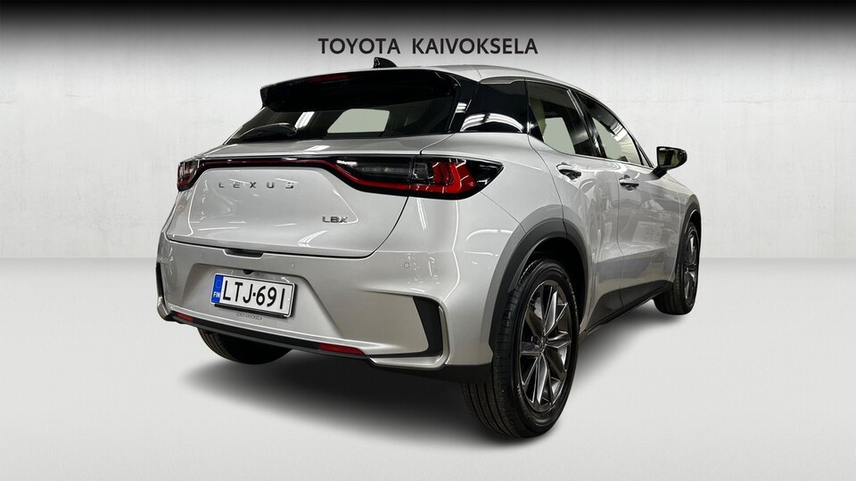 Lexus LBX vaihtoauto