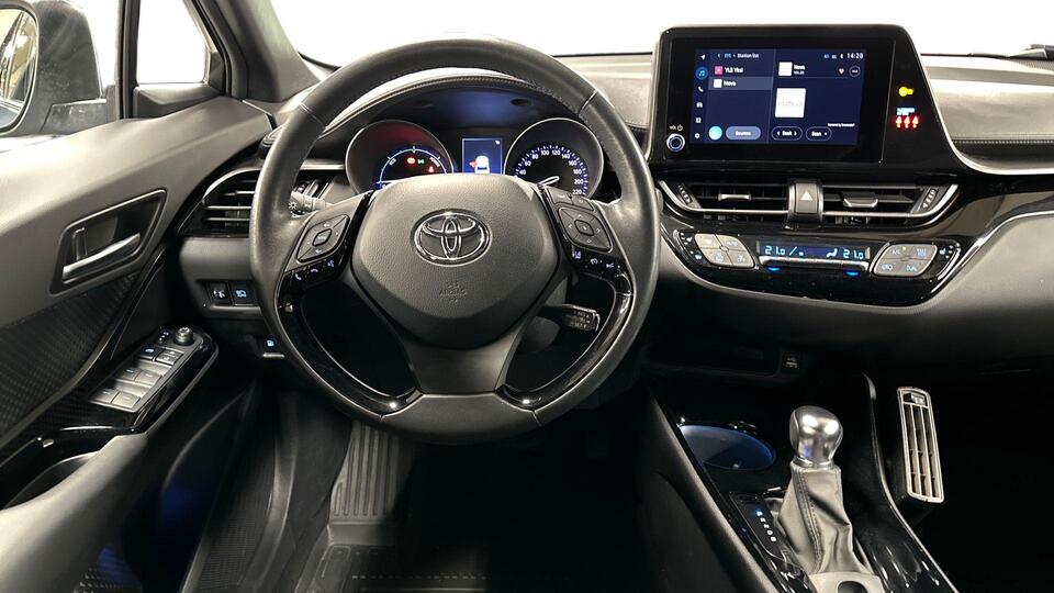 Toyota C-HR vaihtoauto