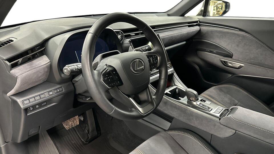 Lexus LBX vaihtoauto