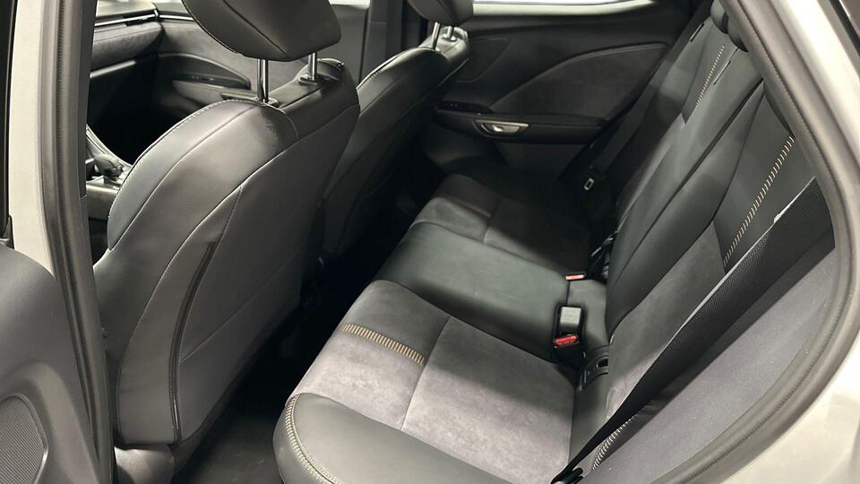 Lexus LBX vaihtoauto