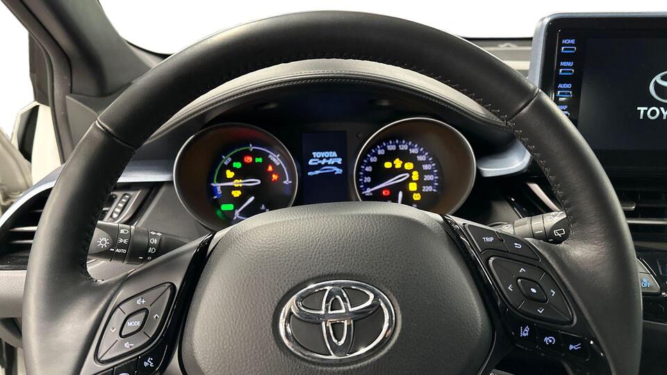 Toyota C-HR vaihtoauto