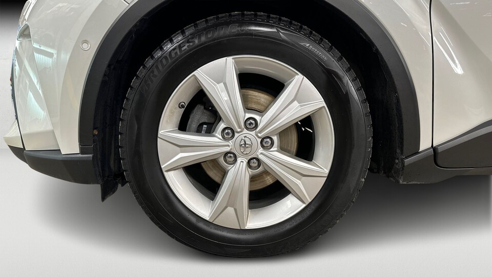 Toyota C-HR vaihtoauto