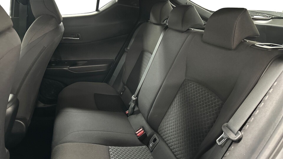 Toyota C-HR vaihtoauto
