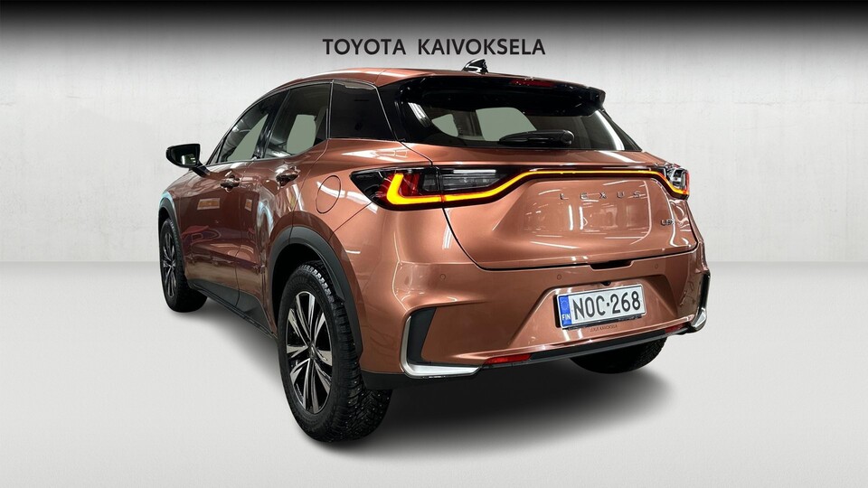 Lexus LBX vaihtoauto