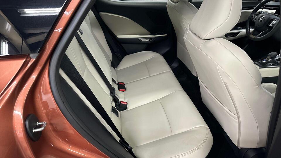 Lexus LBX vaihtoauto