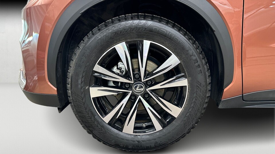 Lexus LBX vaihtoauto