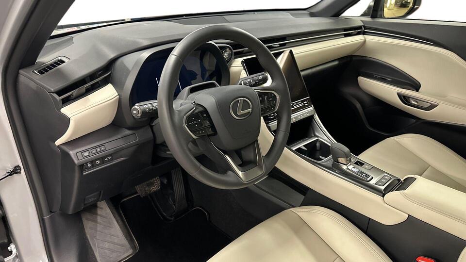 Lexus LBX vaihtoauto