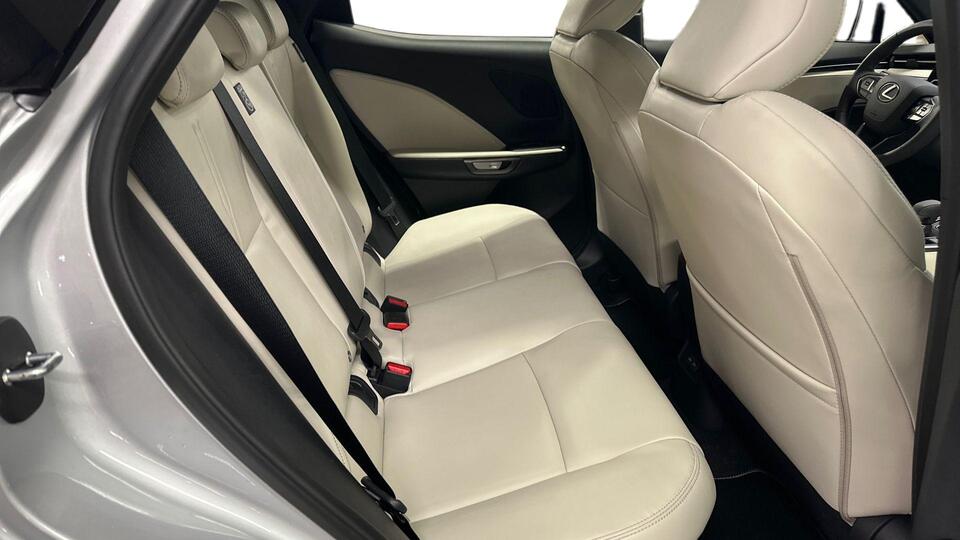 Lexus LBX vaihtoauto