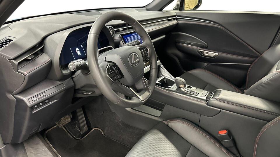 Lexus LBX vaihtoauto