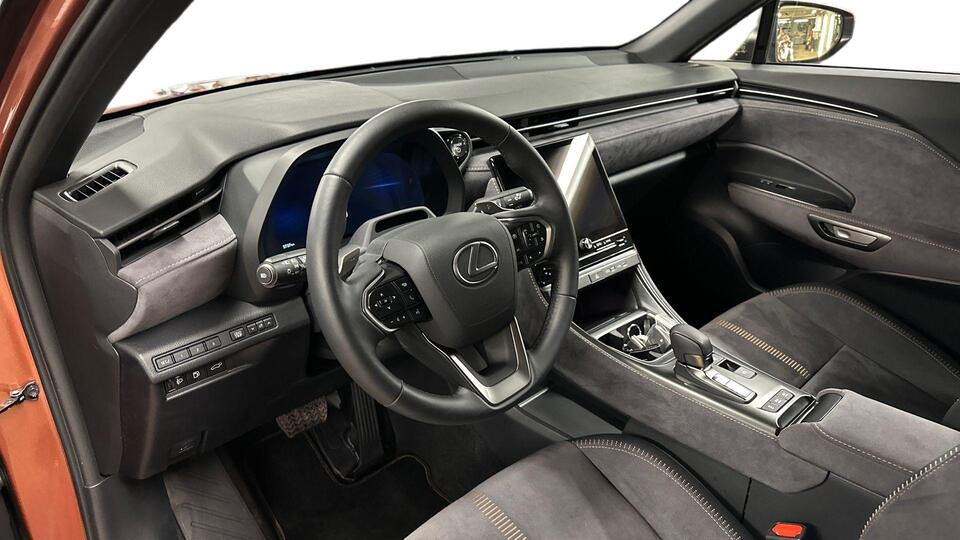 Lexus LBX vaihtoauto