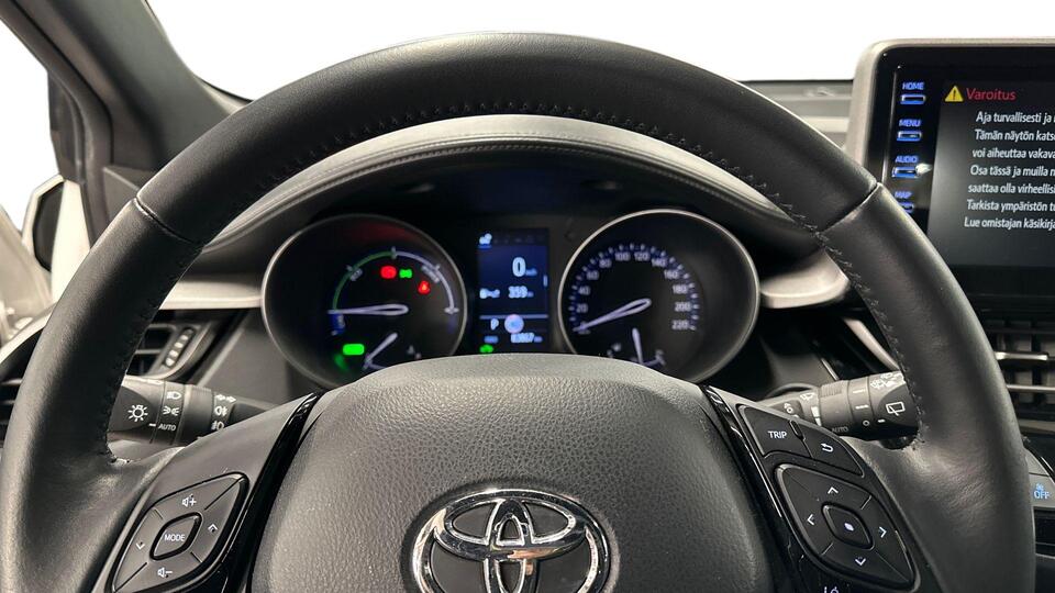 Toyota C-HR vaihtoauto