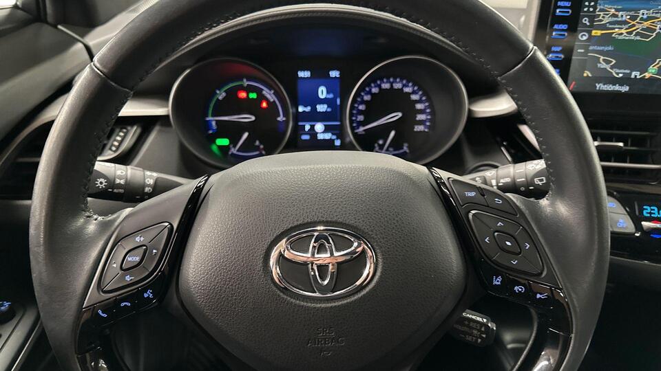 Toyota C-HR vaihtoauto