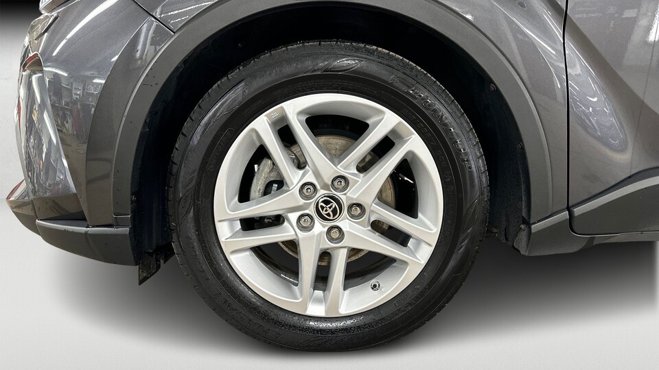 Toyota C-HR vaihtoauto