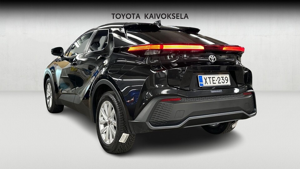 Toyota C-HR vaihtoauto