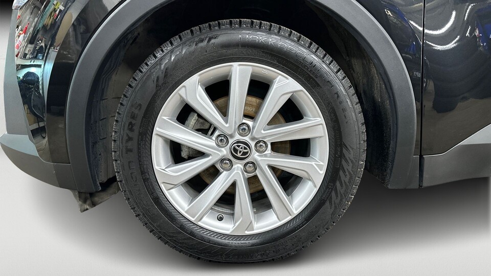 Toyota C-HR vaihtoauto