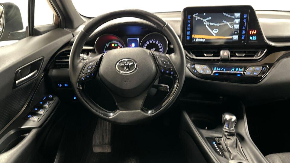 Toyota C-HR vaihtoauto