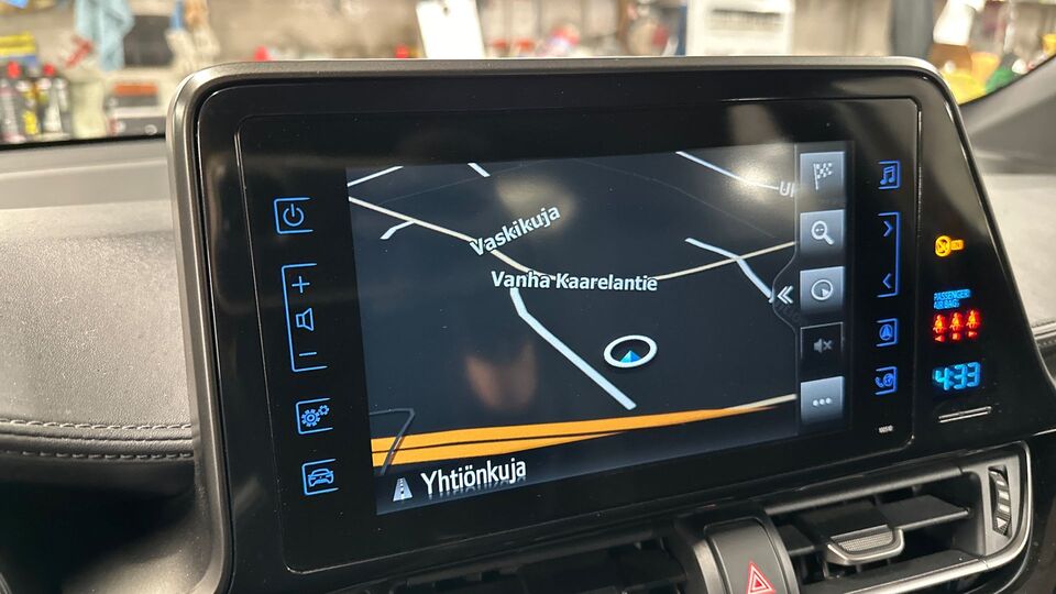 Toyota C-HR vaihtoauto