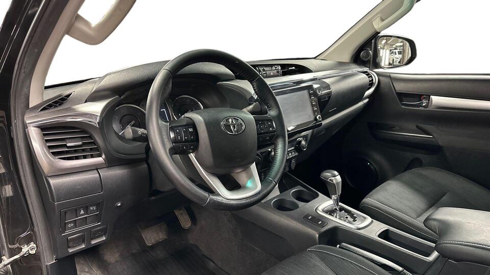 Toyota Hilux vaihtoauto