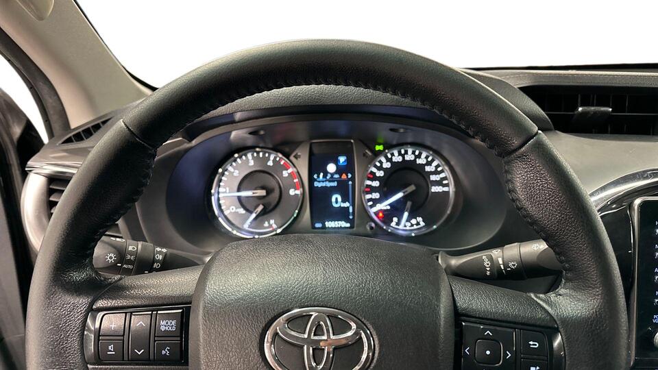 Toyota Hilux vaihtoauto