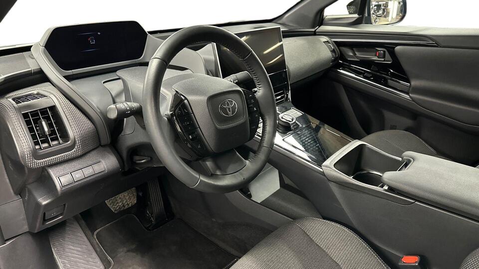 Toyota bZ4X vaihtoauto