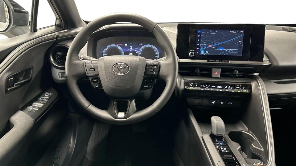 Toyota C-HR vaihtoauto