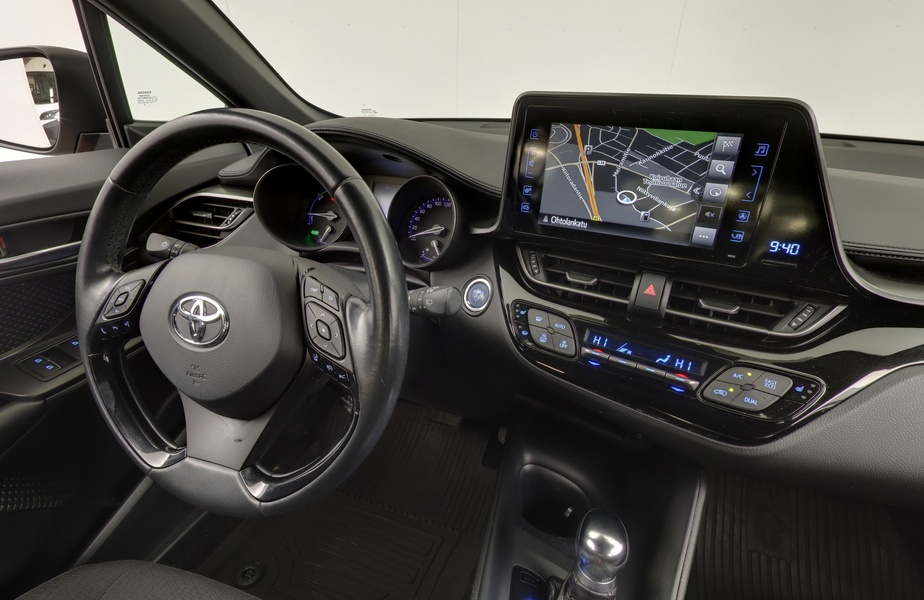 Toyota C-HR vaihtoauto