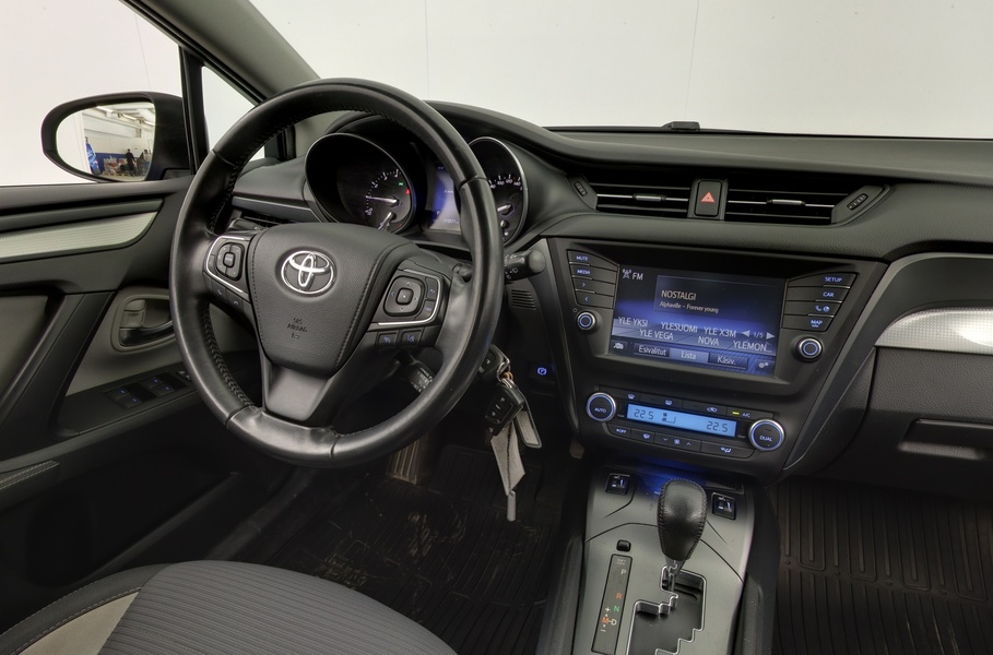 Toyota Avensis vaihtoauto